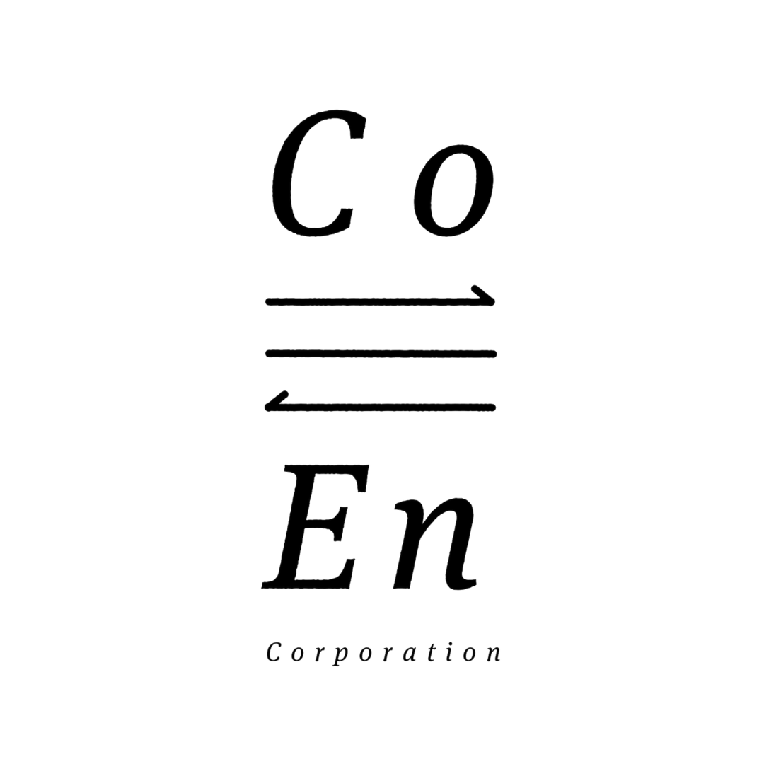 ロゴに込めた想い
“Co” は Connect / Cooperate（つながる・協力する）
“En” は Enjoy / Encourage（楽しむ・勇気づける）
3本線：つながり、共感し合う関係
隠れた2本線：対等で誠実な関係
双方向の矢印：人・モノ・情報が行き交う循環

人と人をつなぎ、日々の暮らしを豊かにする。それがCo•En Corporationです。
